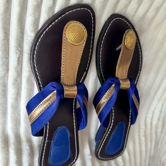 NEW Gold Blue Sandals Cushioned Flip Flops Statement Thumb Strap Size 9 Flats - Picture 5 of 12